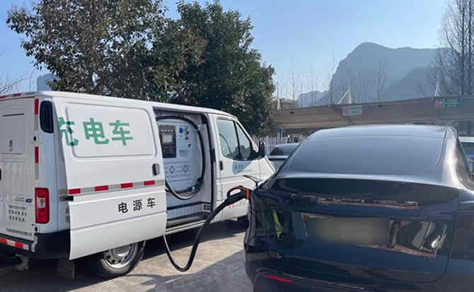康乐汽车搭电